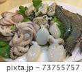 中国・深センの鍋料理の海鮮具材 73755757