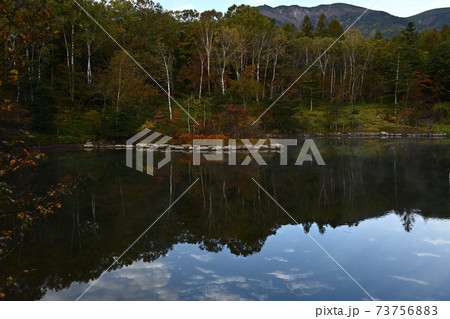 八ヶ岳の眺望　高原の朝　早朝の散策 73756883