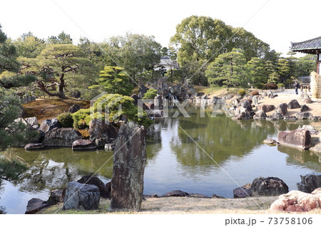 京都二条城の日本庭園 73758106