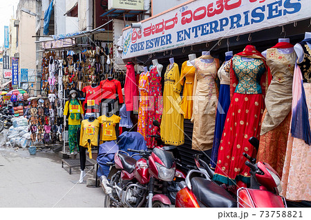 インド_着物屋街の風景 インド_着物屋街の風景 73758821