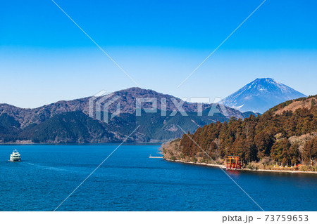 芦ノ湖　富士山と箱根神社　冬景 73759653