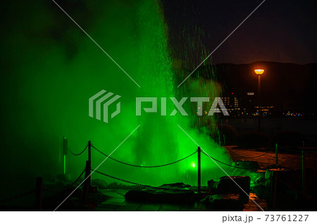 諏訪湖　間欠泉のライトアップ 73761227