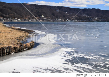 氷の湖 諏訪湖 氷の湖 諏訪湖 73761821