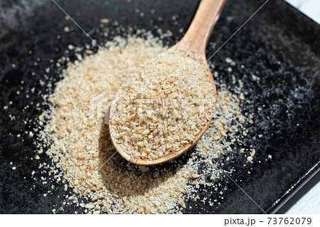 すりごま（白ごまをすりおろしたもの）、栄養の吸収率がよい。 73762079
