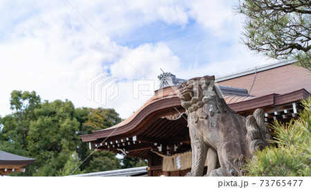 前殿と狛犬 城南宮 73765477