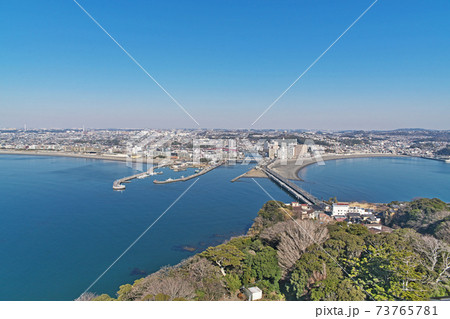 江の島から見た片瀬西浜海水浴場方面 73765781