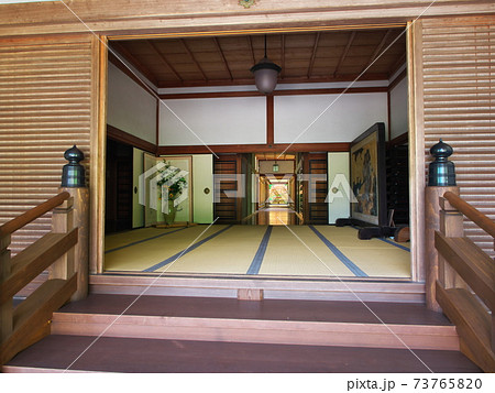 奈良県 長谷寺 総檜造りの本坊玄関から廊下 奈良県 長谷寺 総檜造りの本坊玄関から廊下 73765820