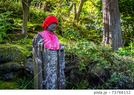 鎌倉「報国寺」のお地蔵様と苔 鎌倉「報国寺」のお地蔵様と苔 73766152