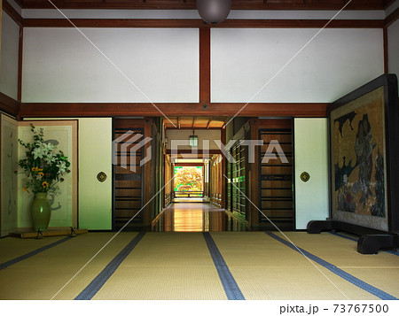 奈良県 長谷寺 総檜造りの本坊玄関から廊下 奈良県 長谷寺 総檜造りの本坊玄関から廊下 73767500