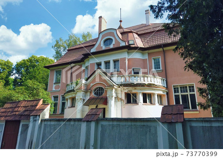 Facade of old mansion behind fence in Kaliningrad 73770399