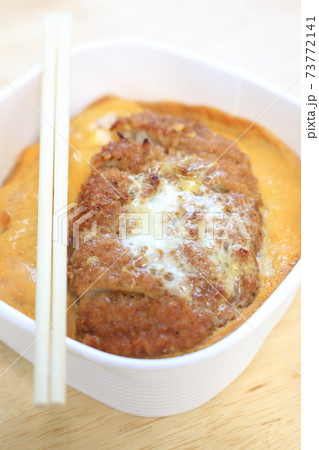 おいしいカツ丼弁当 おいしいカツ丼弁当 73772141