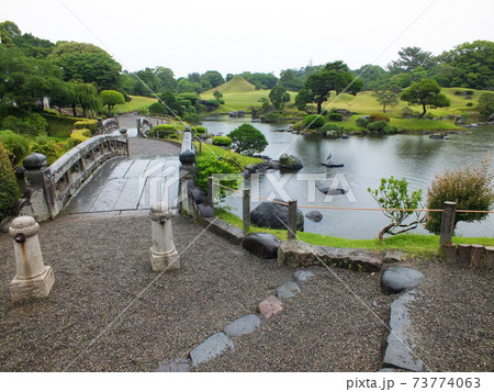 熊本・雨の中の水前寺成趣園(水前寺公園2014年) 熊本・雨の中の水前寺成趣園(水前寺公園2014年) 73774063