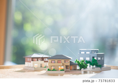 家 住宅ローン 不動産イメージ ミニチュア 模型 家 家 住宅ローン 不動産イメージ ミニチュア 模型 家 73781633