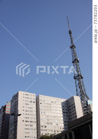 サンパウロのビルと電波塔と青空 ブラジル サンパウロのビルと電波塔と青空 ブラジル 73782203