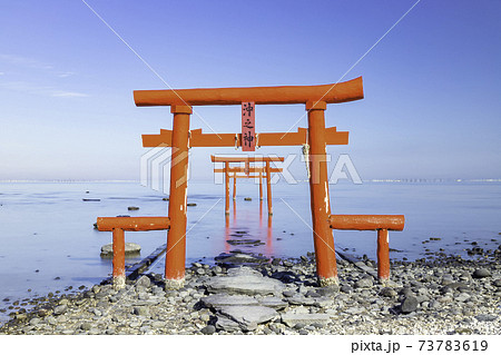 有明海の神秘的な風景 大魚神社の海中鳥居 （佐賀県）の写真素材