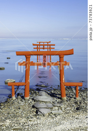 有明海の神秘的な風景 大魚神社の海中鳥居 （佐賀県）の写真素材