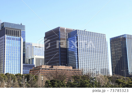 皇居側から見た千代田区丸の内のビル（日比谷通り沿い） 73785323