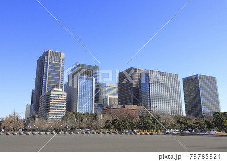 皇居側から見た千代田区丸の内のビル(日比谷通り沿い) 皇居側から見た千代田区丸の内のビル(日比谷通り沿い) 73785324