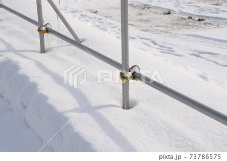 雪,冬,北海道の冬,積雪,北海道,日本,北国,雪国,雪景色,屋外,冬景色 73786575