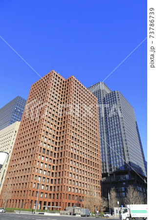 皇居側から見た千代田区丸の内のビル（日比谷通り沿い）　 73786739