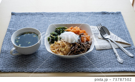 ビビンバ丼でランチ ビビンバ丼でランチ 73787502