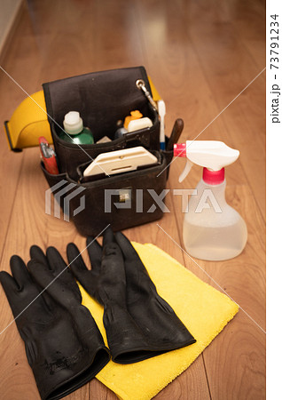 ハウスクリーニング職人の腰袋の写真素材 73791234 Pixta