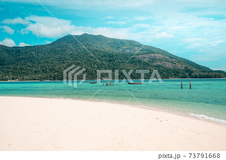 Blue sea and white beaches on Koh Lipe.Sea travel Blue sea and white beaches on Koh Lipe.Sea travel 73791668