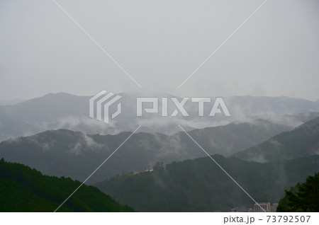 郡上八幡城　山並み　郡上市 73792507