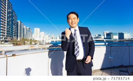 不動産販売　男性 73793714