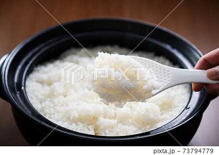 ごはん　ご飯　炊きたて　白米　土鍋ごはん　土鍋　炊きたてごはん 73794779