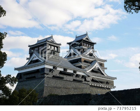 蘇る熊本城の天守閣　（熊本市） 73795215