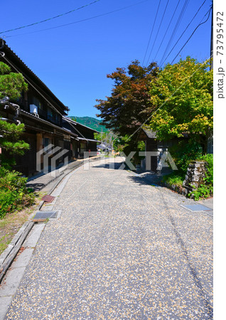 中山道　落合宿から馬籠宿への街道道 73795472