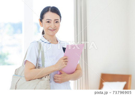 訪問看護スタッフ 73796905