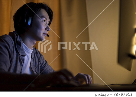 ゲーマの男性 73797913