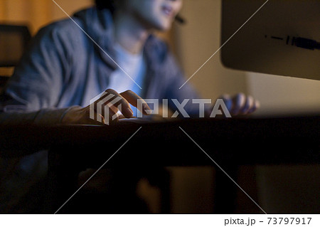 ゲーマーの手元の写真素材