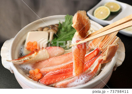 ズワイガニの一人鍋　アップ 73798411