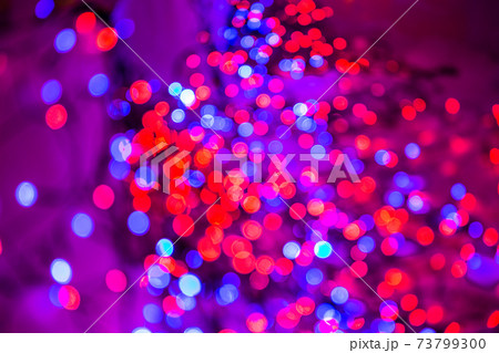 カラフルな電飾ボケ感 73799300