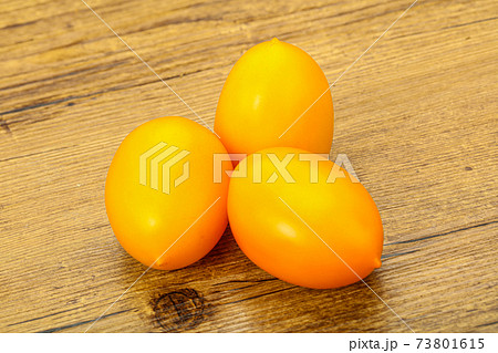 Yellow ripe tasty tomatoes vegetables Yellow ripe tasty tomatoes vegetables 73801615