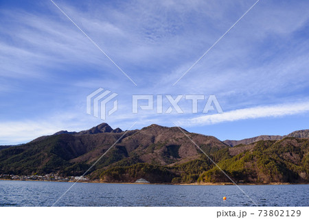 冬晴れの空と御坂の山稜（十二ヶ岳・毛無山） 73802129