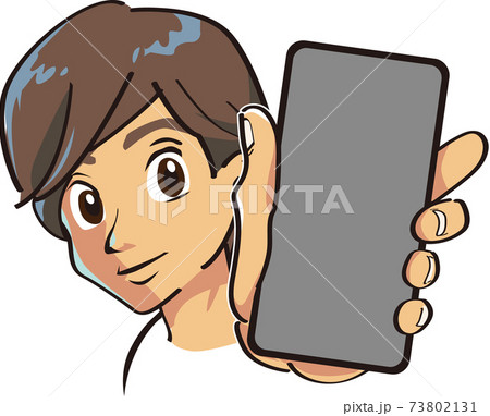 スマートフォンをこちらに向けてかざす若い男性 73802131