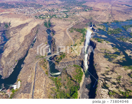 空から見た世界三大瀑布アフリカ・ヴィクトリアの滝（乾季） 73804046