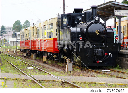 上総牛久駅に停車中の小湊鉄道・里山トロッコ(DB4形ディーゼル機関車)/千葉県市原市 上総牛久駅に停車中の小湊鉄道・里山トロッコ(DB4形ディーゼル機関車)/千葉県市原市 73807065