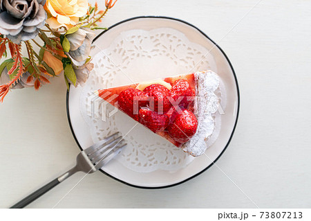 苺のタルトケーキ 73807213