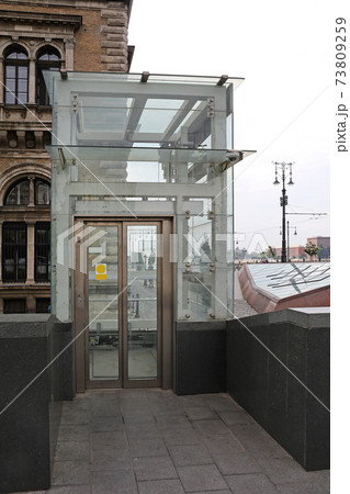 Accessible Lift City 73809259