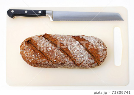 Bread and knife 73809741