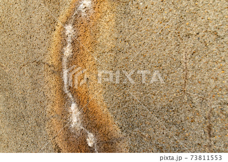 テクスチャー 茶色の壁のシミと割れの写真素材 73811553 Pixta