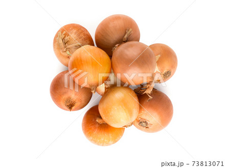 Several onions on a white background. Unpeeled fresh onions close up on a white background. 73813071