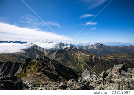 《北アルプス》水晶岳山頂から見る笠ヶ岳と黒部五郎岳 73815094