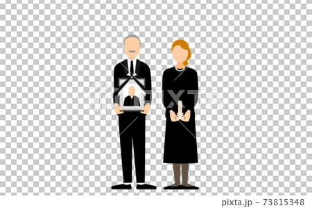 年長的夫婦站在太平間平板電腦 年長的夫婦站在太平間平板電腦 73815348