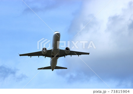 大阪国際空港　飛行機JAL　逆ラン離陸 73815904